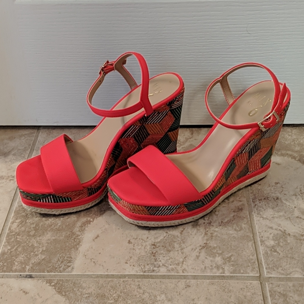 Mix no. 6 Zoha red wedge size 8
